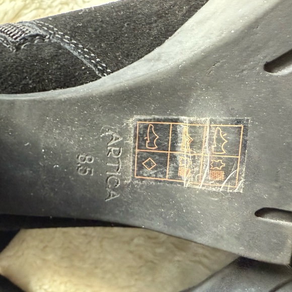 ARTICA Black Heeled Suede Winter Booties Size 38.5 US 8.5 - Picture 9 of 15